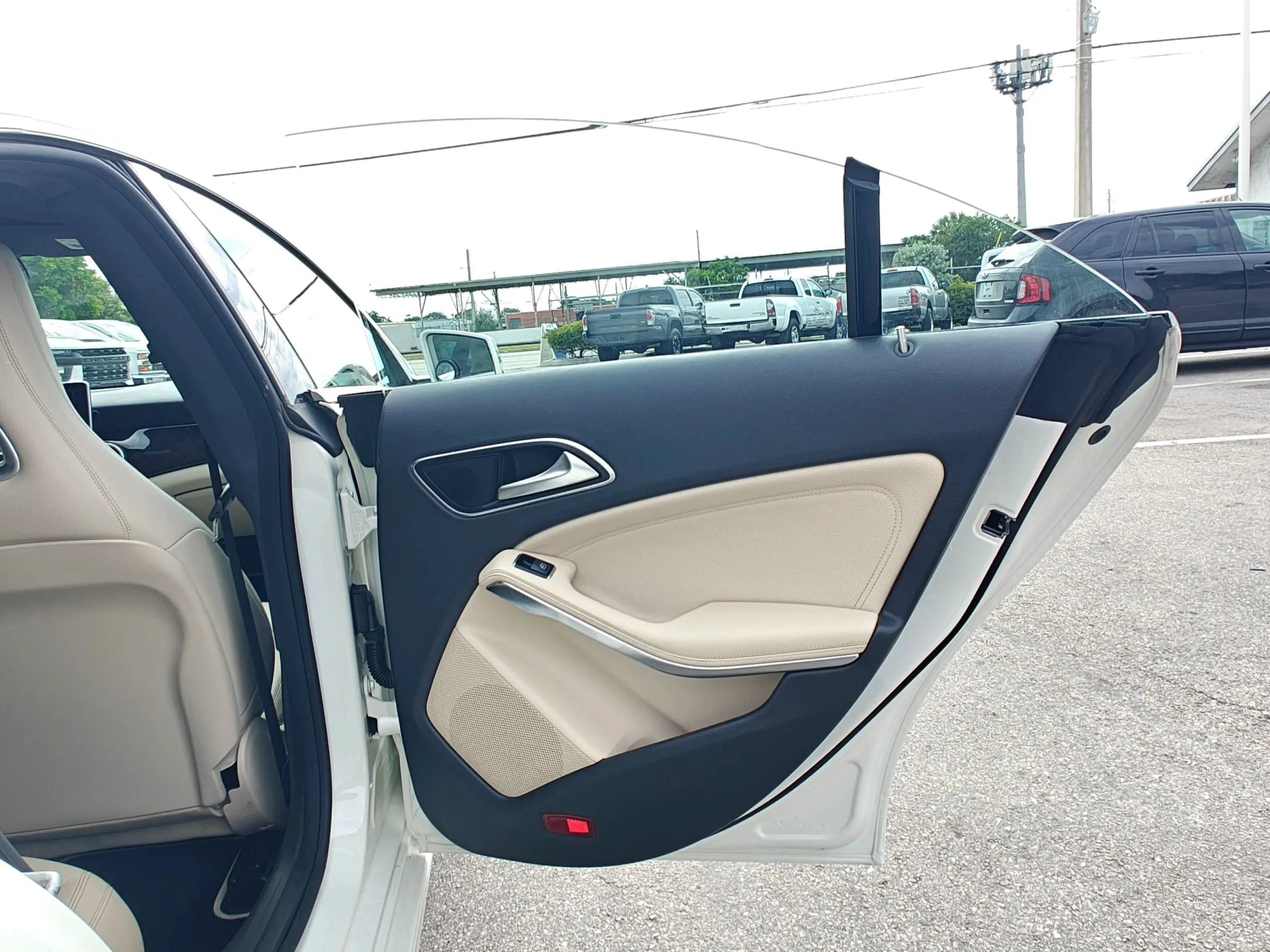 Used 2014 Mercedes-Benz CLA 250 image 14