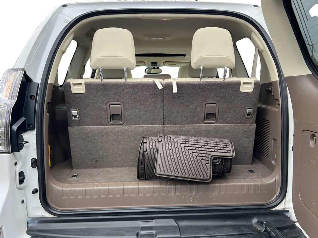 Used 2019 Lexus GX 460 Premium w/ Premium Package image 11