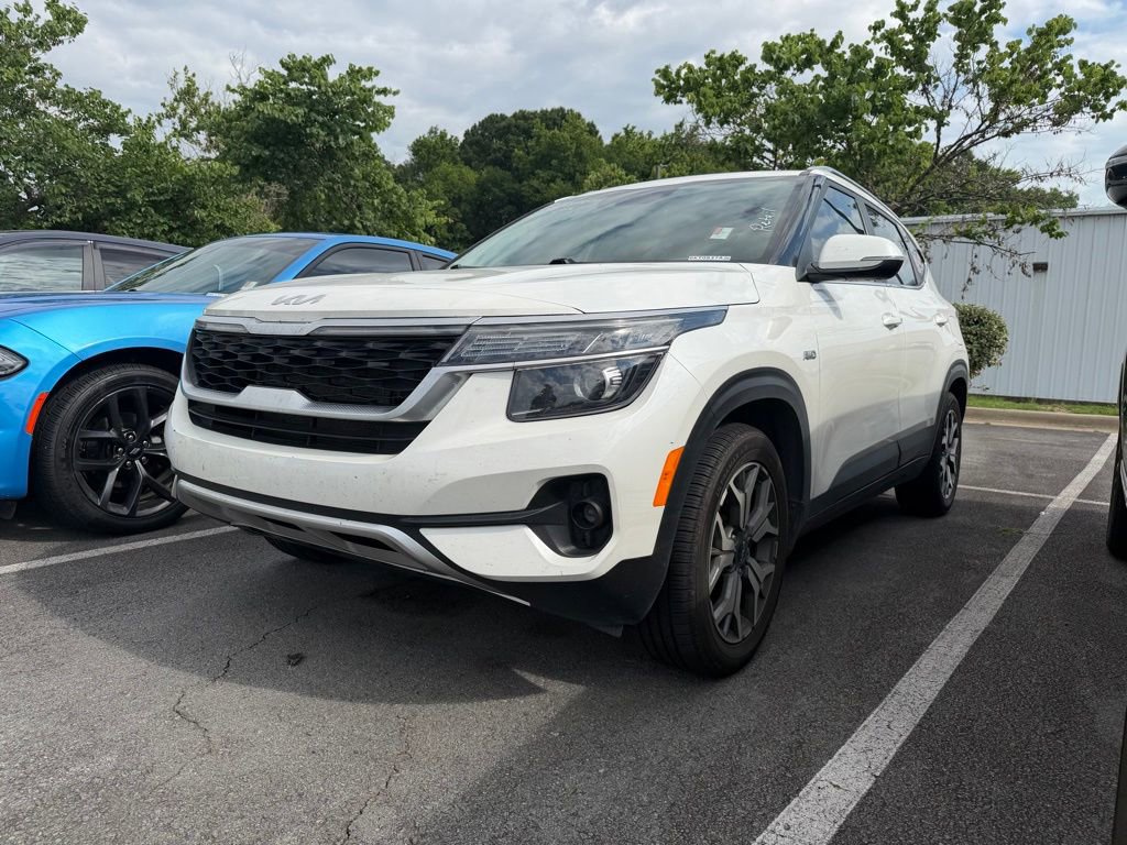 Used 2023 Kia Seltos EX AWD/4WD image 3