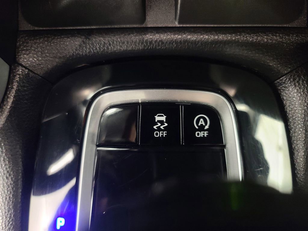 Used 2025 Toyota Corolla Cross LE image 35