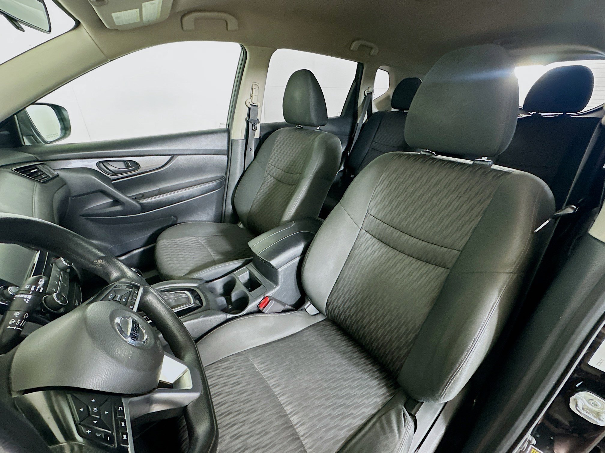 Used 2020 Nissan Rogue S FWD image 12