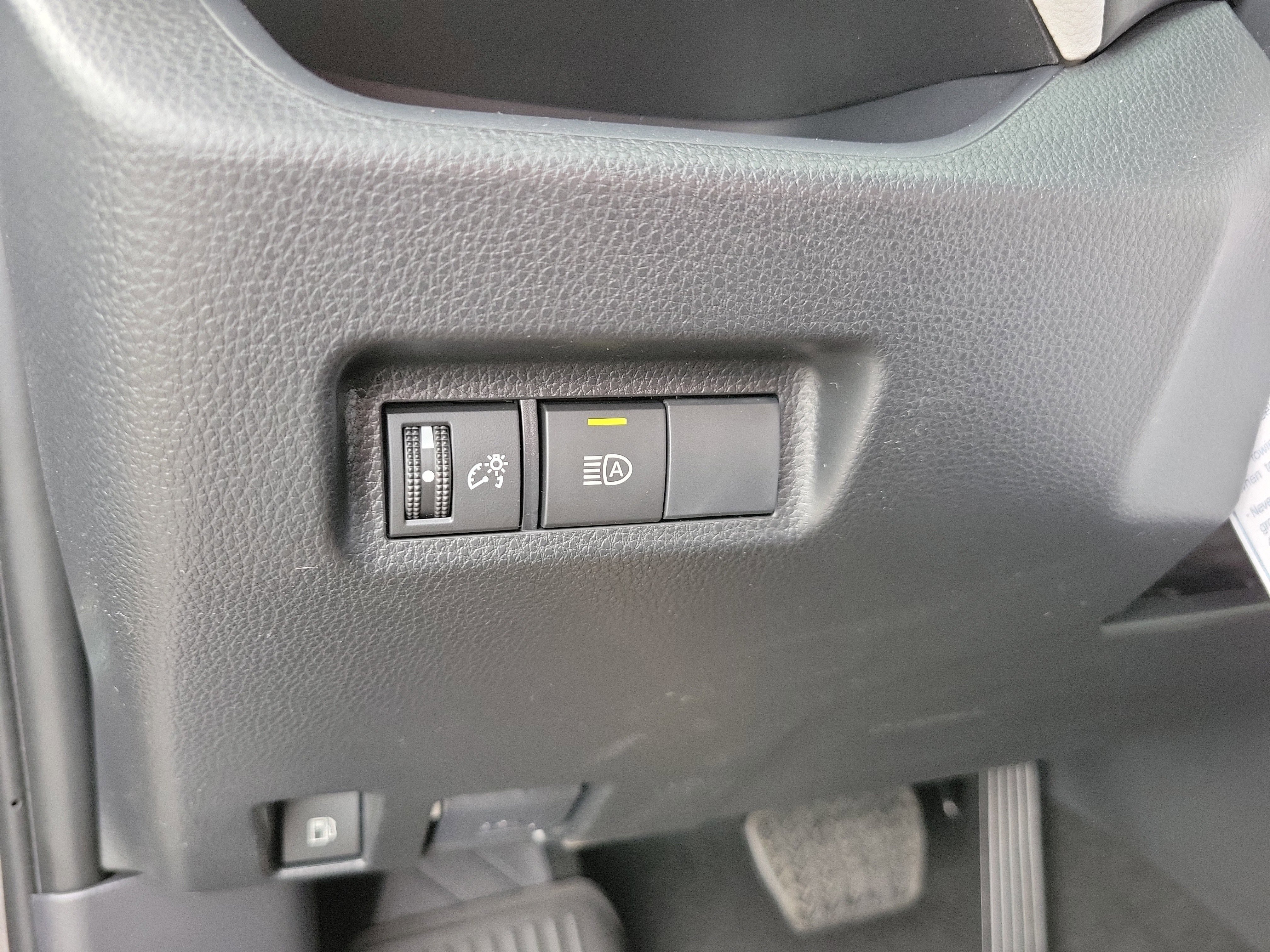 New 2025 Toyota RAV4 XLE image 30