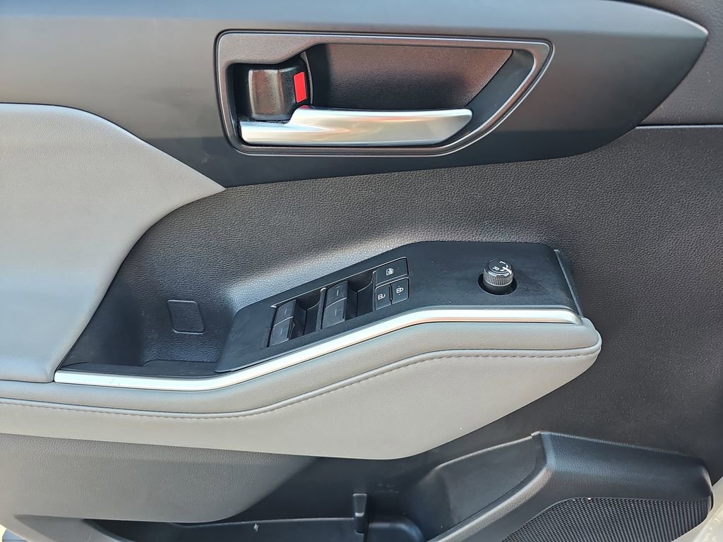 Used 2020 Toyota Highlander XLE image 33