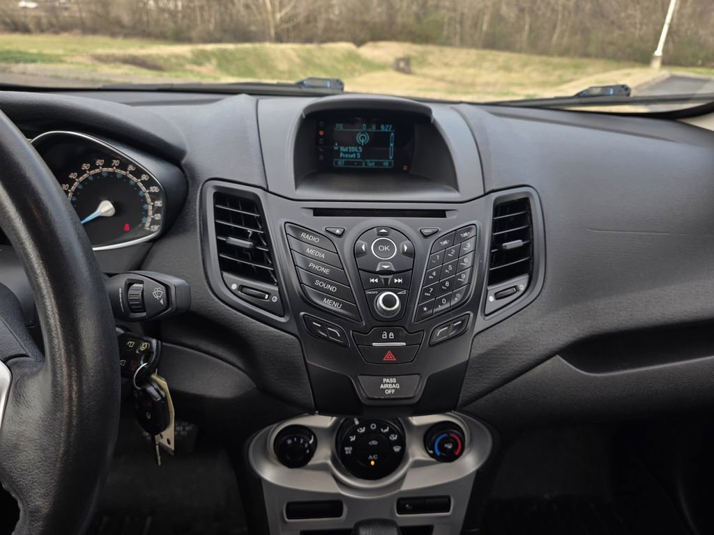 Used 2016 Ford Fiesta SE image 15