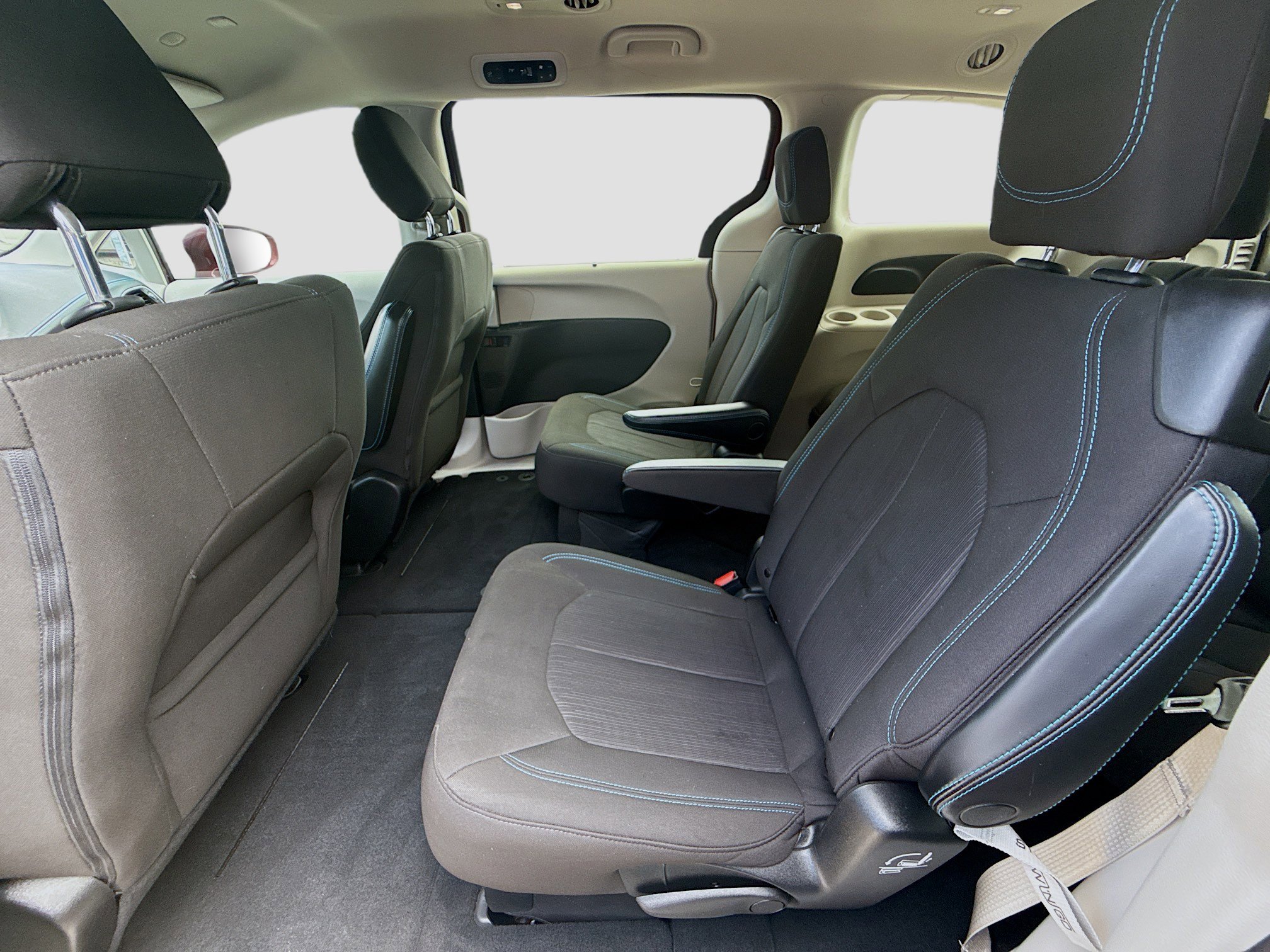 Used 2021 Chrysler Pacifica Touring w/ Cold Weather Group image 21