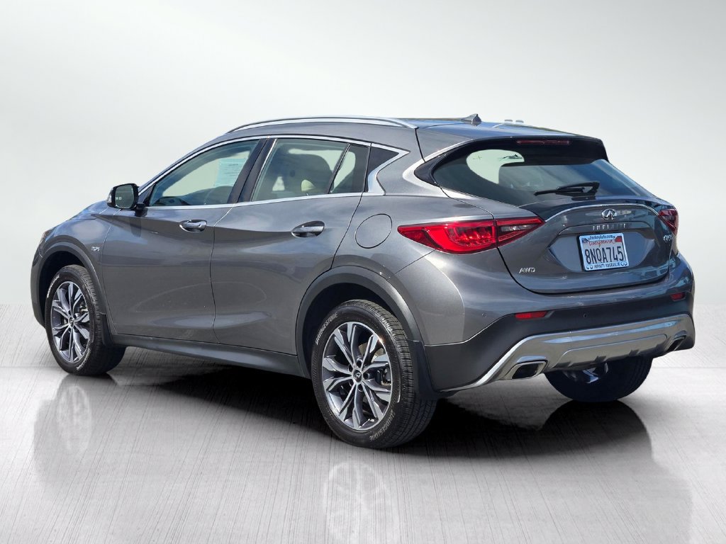 Used 2017 INFINITI QX30 Premium w/ Navigation Package AWD/4WD image 6