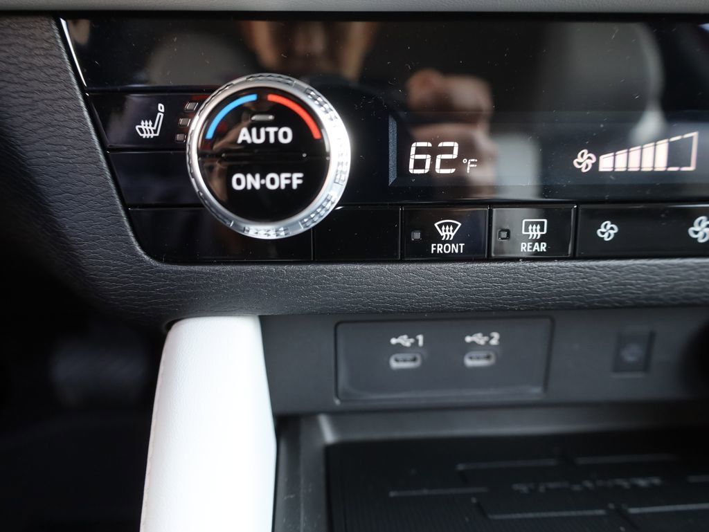 New 2025 Mitsubishi Outlander SE image 42