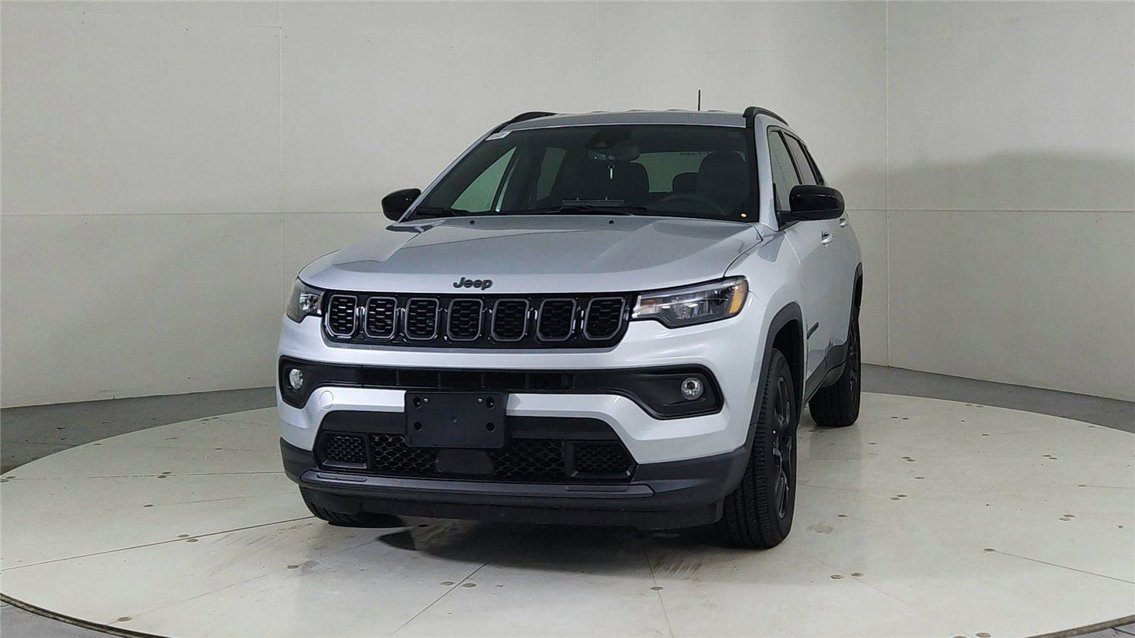 Used 2025 Jeep Compass Latitude w/ Convenience Group image 2