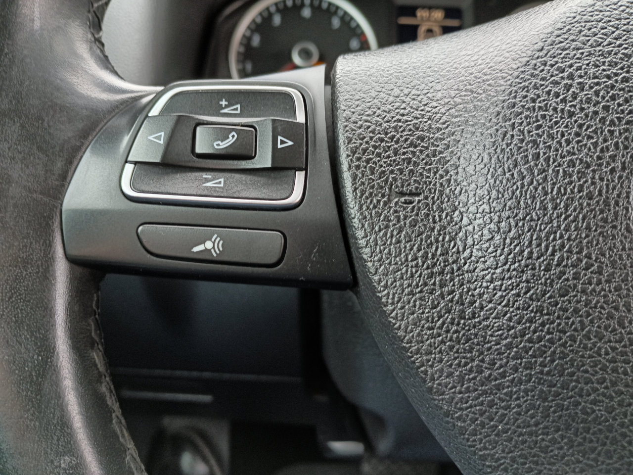 Used 2017 Volkswagen Tiguan S image 25