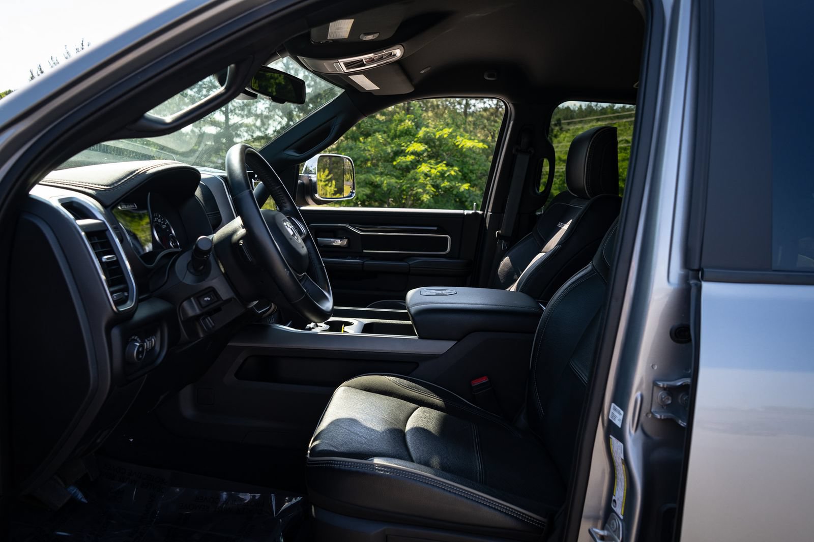 Used 2022 RAM 3500 Laramie AWD/4WD image 14