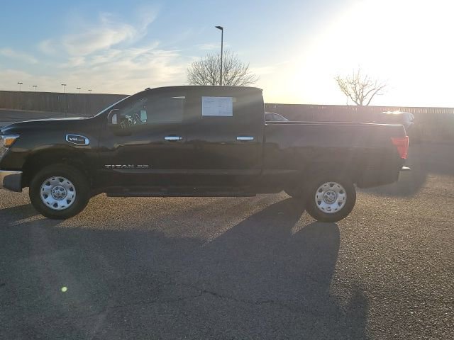 Used 2017 Nissan Titan SV image 9