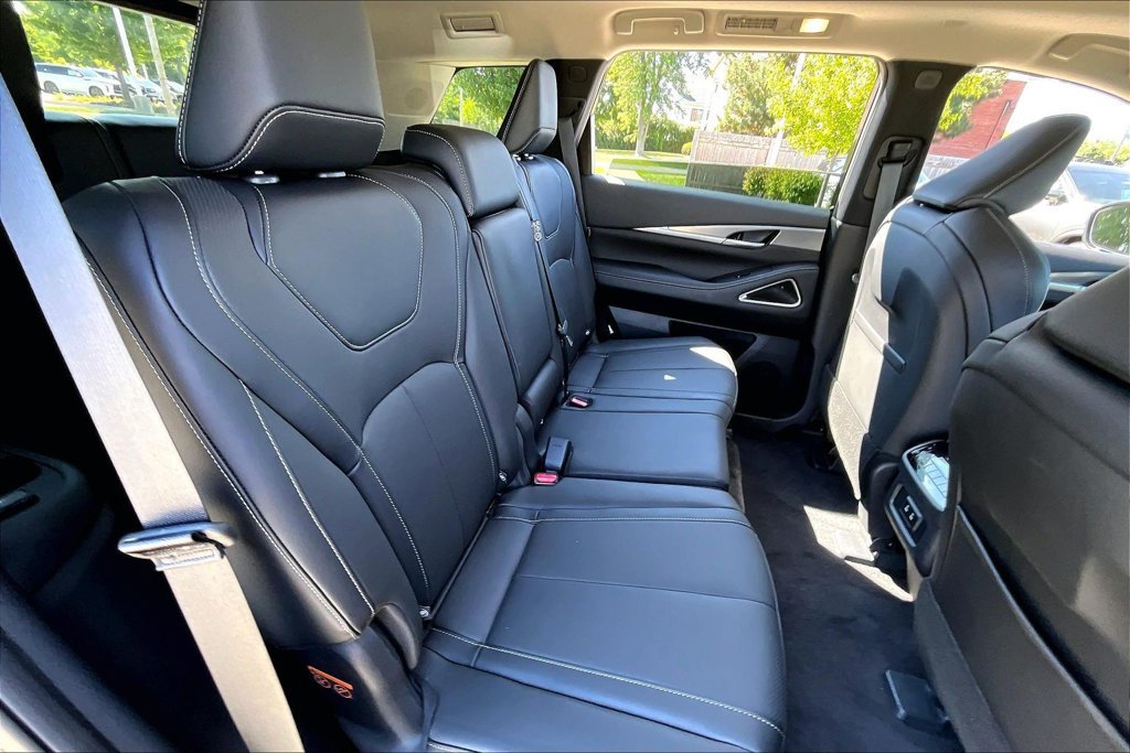 Certified 2027 INFINITI QX60 Luxe w/ Cargo Package AWD/4WD image 30
