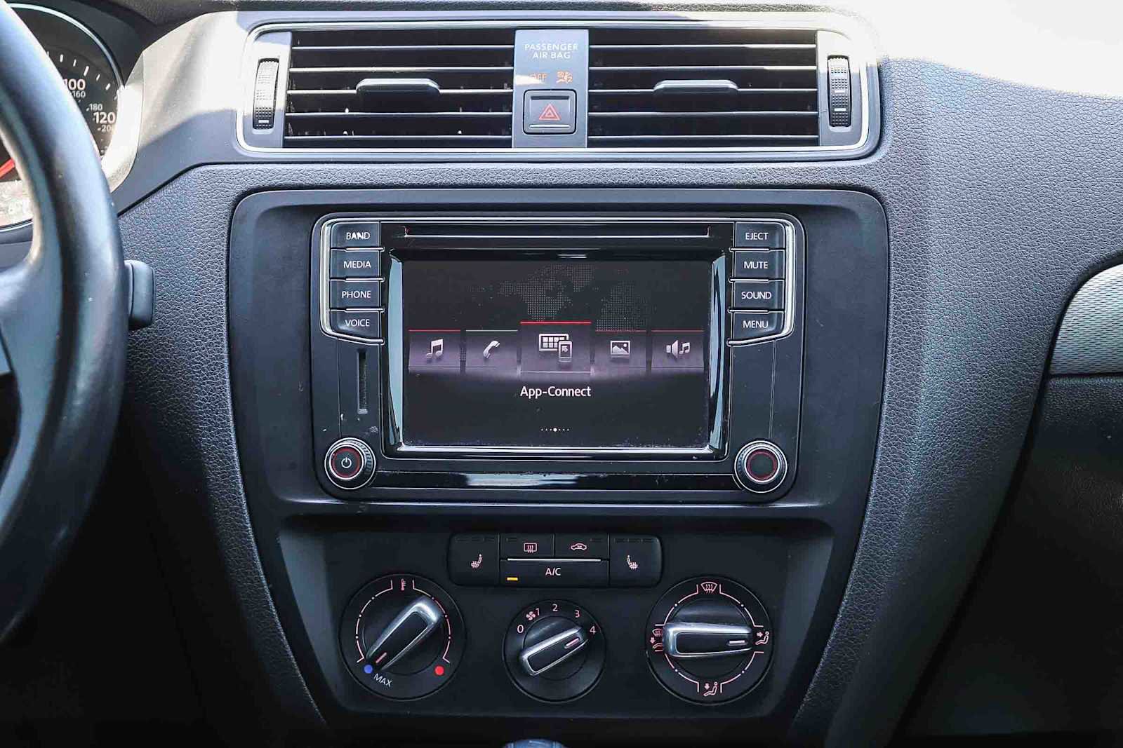 Used 2017 Volkswagen Jetta SE image 13