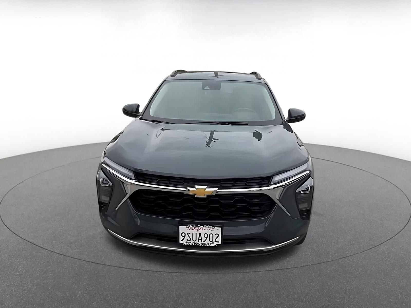 Used 2025 Chevrolet Trax LT w/ LT Convenience Package FWD image 4