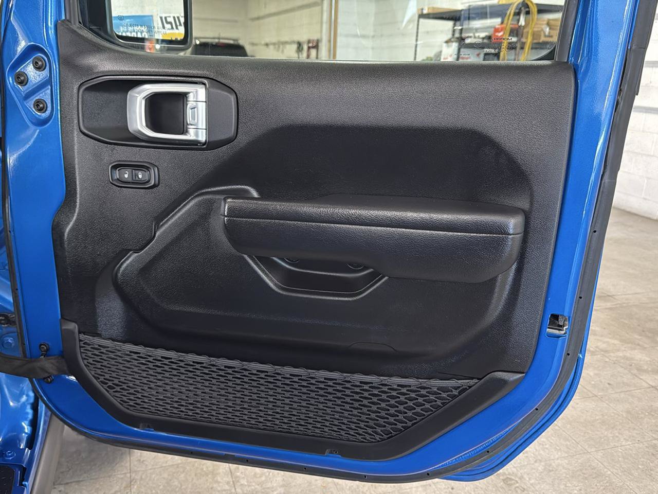 Used 2024 Jeep Wrangler Unlimited AWD/4WD image 58
