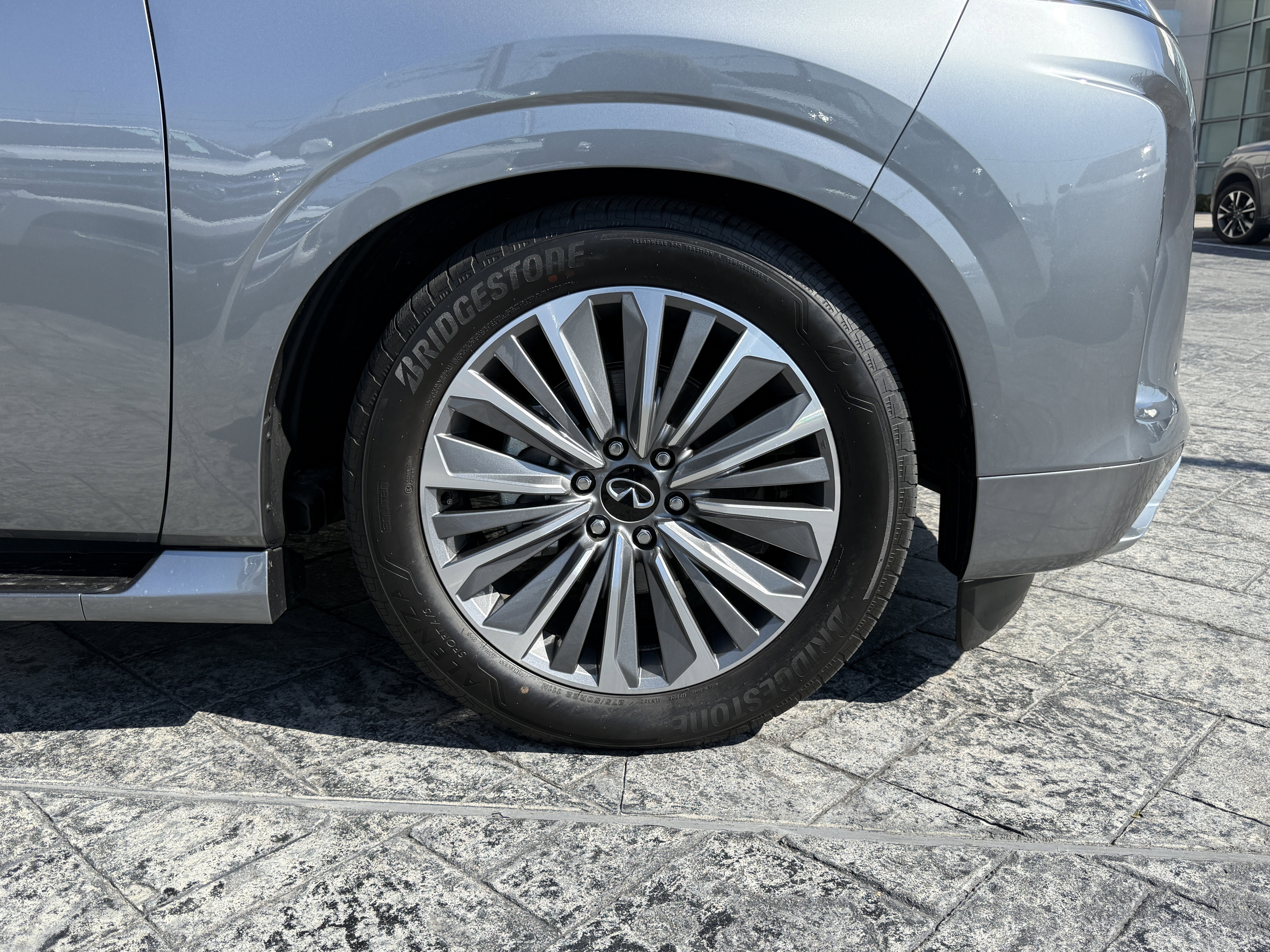 Certified 2025 INFINITI QX80 Sensory image 9