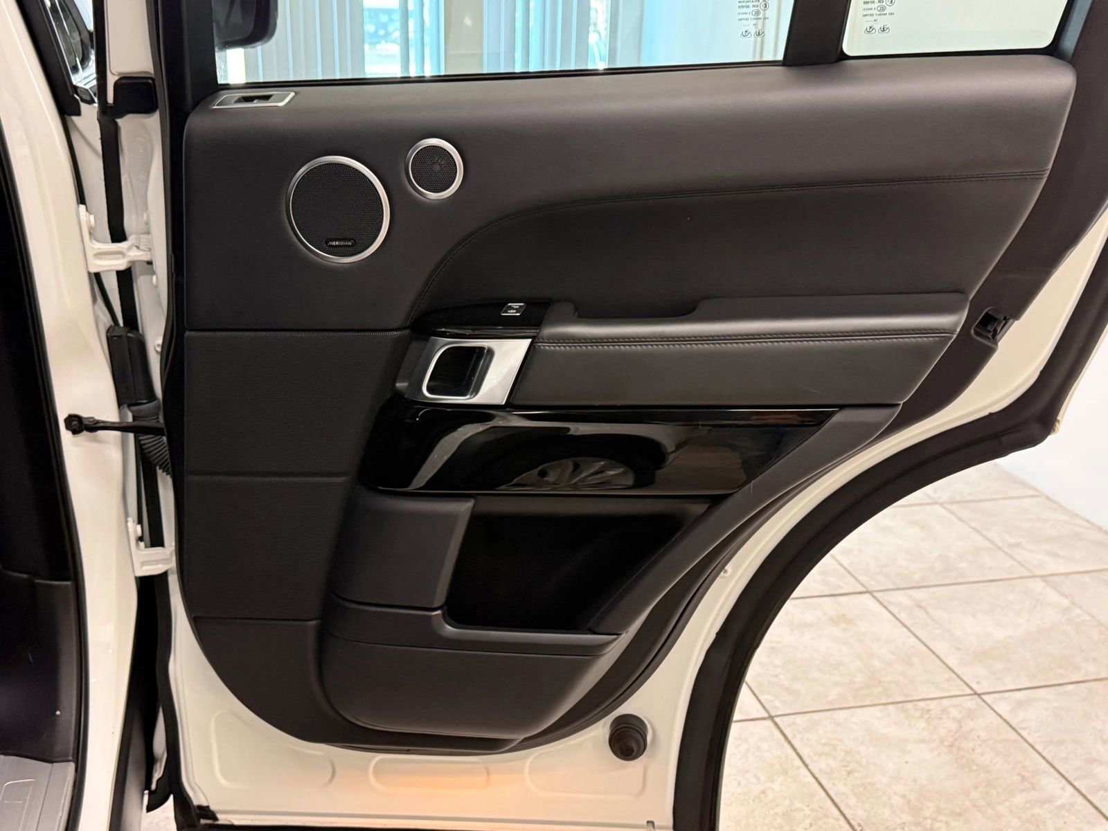 Used 2016 Land Rover Range Rover HSE image 22