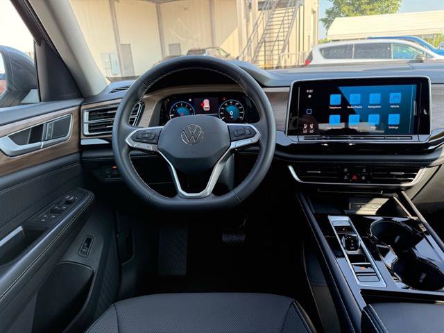 Used 2024 Volkswagen Atlas SE image 10