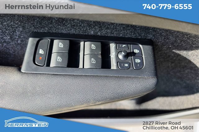 Used 2024 Volvo XC40 B5 Plus w/ Climate Package AWD/4WD image 13