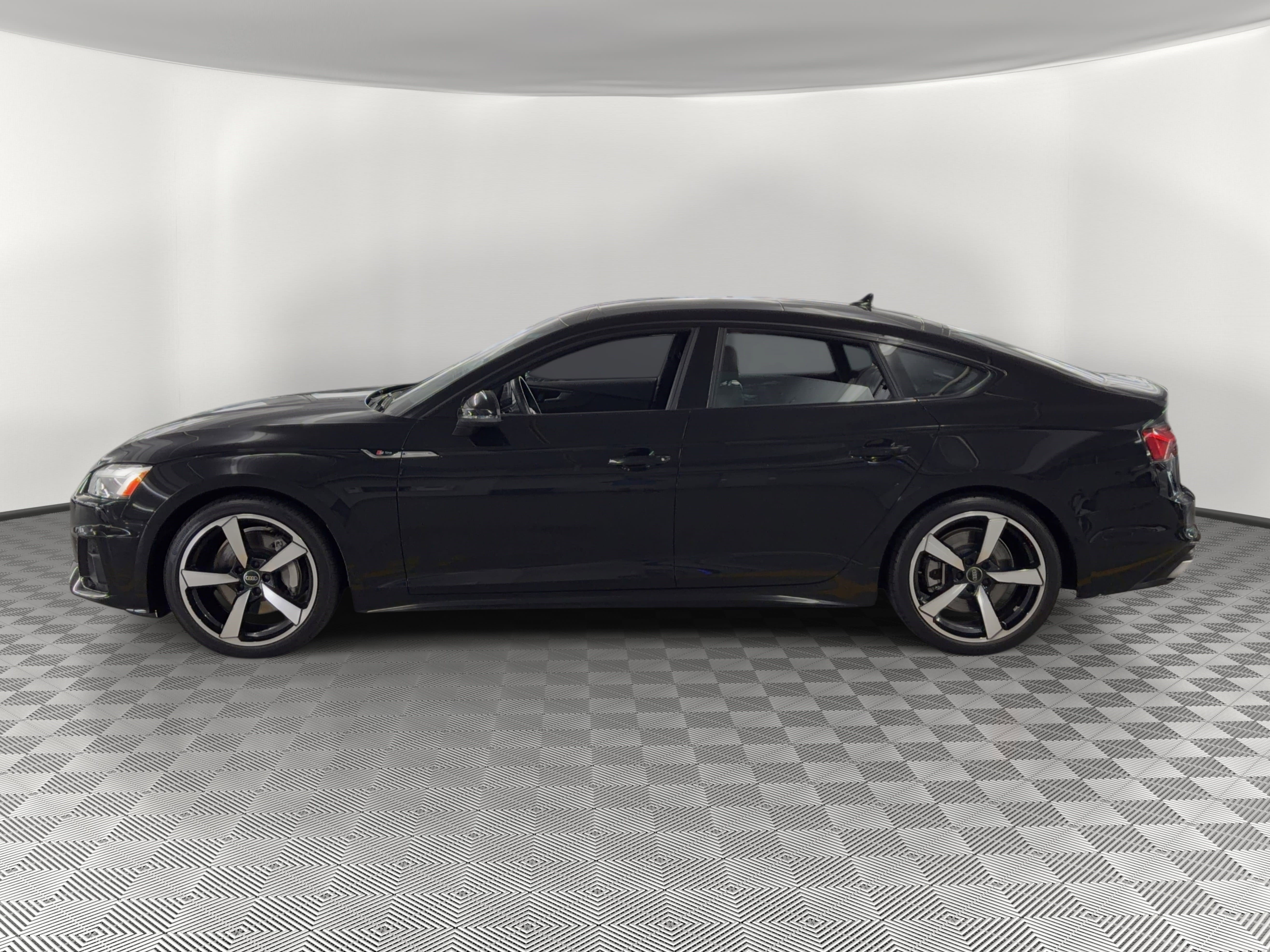 Used 2025 Audi A5 2.0T Premium Plus w/ Premium Plus AWD/4WD image 2