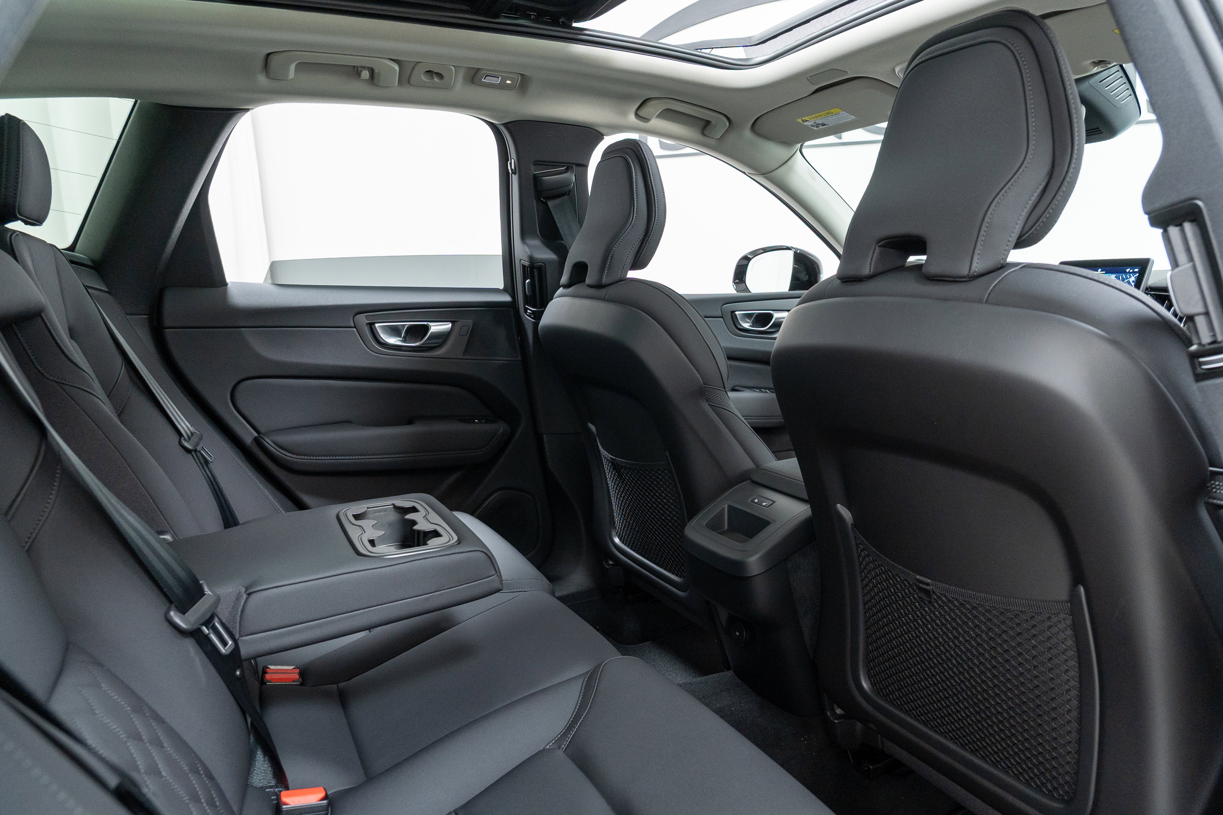 New 2026 Volvo XC60 B5 Plus w/ Climate Package image 23