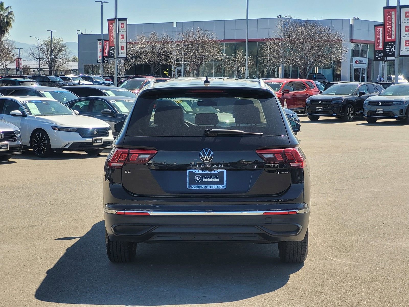 Used 2024 Volkswagen Tiguan SE image 6
