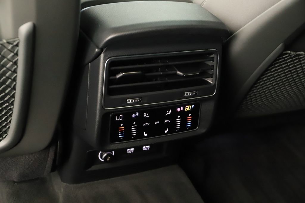 Used 2019 Audi Q8 Prestige image 22