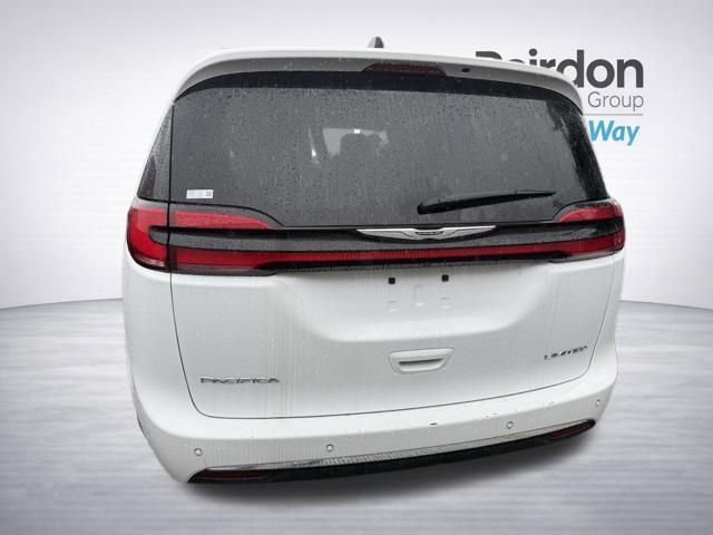 Used 2023 Chrysler Pacifica Limited FWD image 15