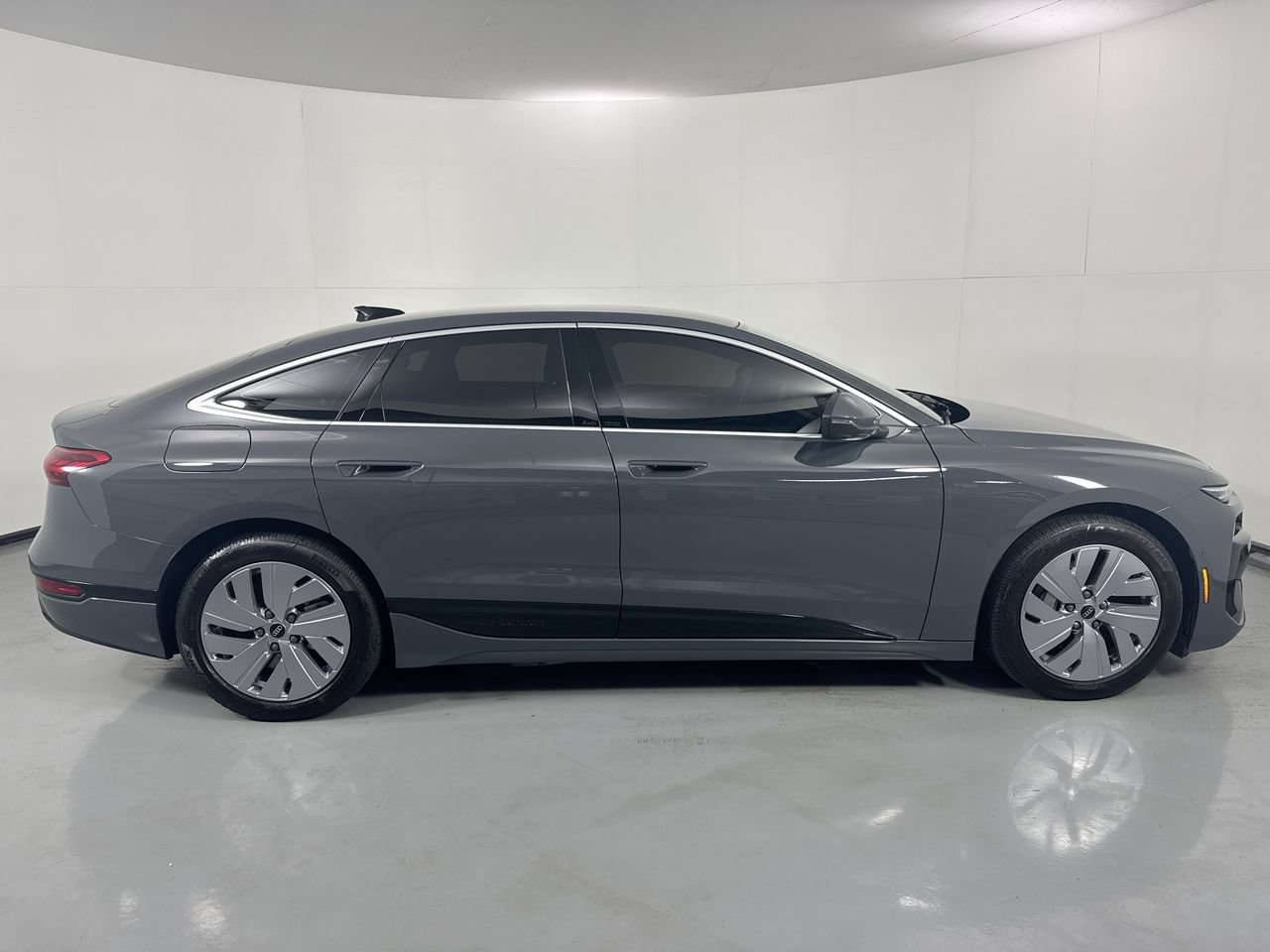 Used 2025 Audi A6 e-tron Premium w/ Ultra Package AWD/4WD image 38