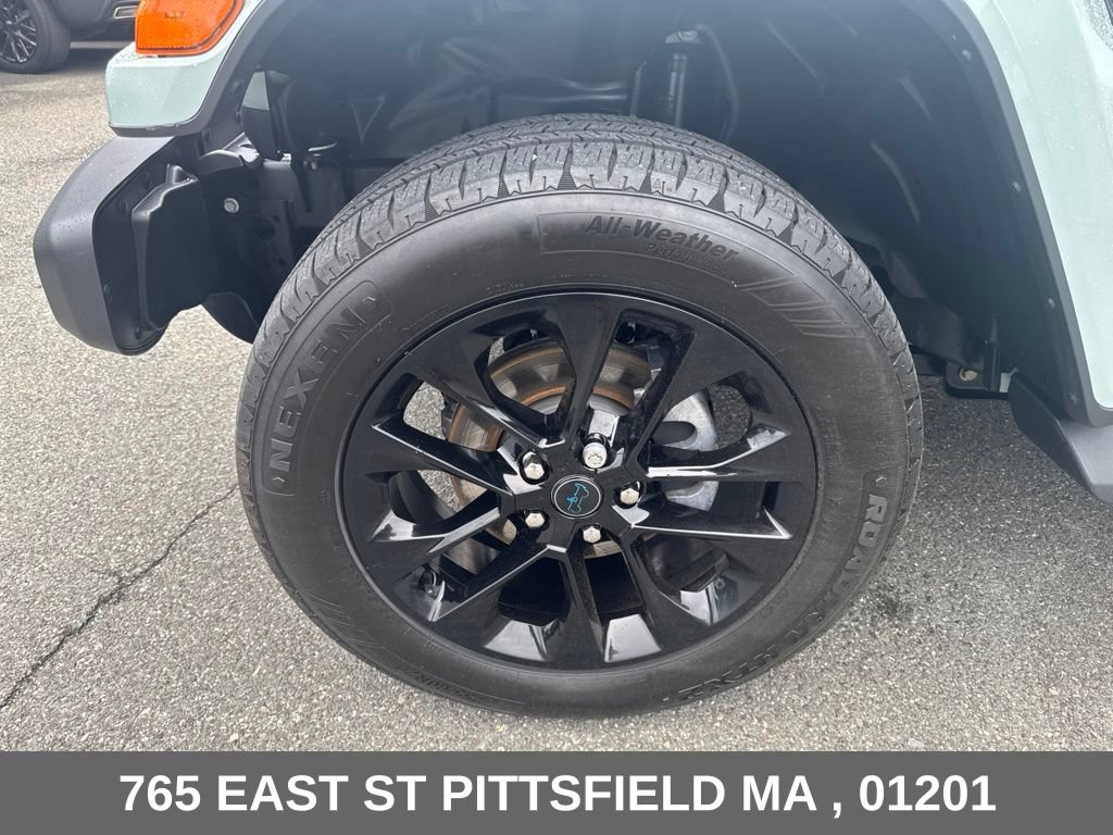 Used 2024 Jeep Wrangler Unlimited Sahara w/ Technology Group AWD/4WD image 27
