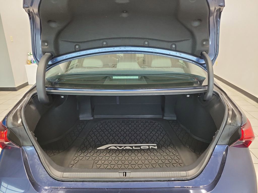 Used 2019 Toyota Avalon Limited w/ Advanced Safety Package FWD image 14