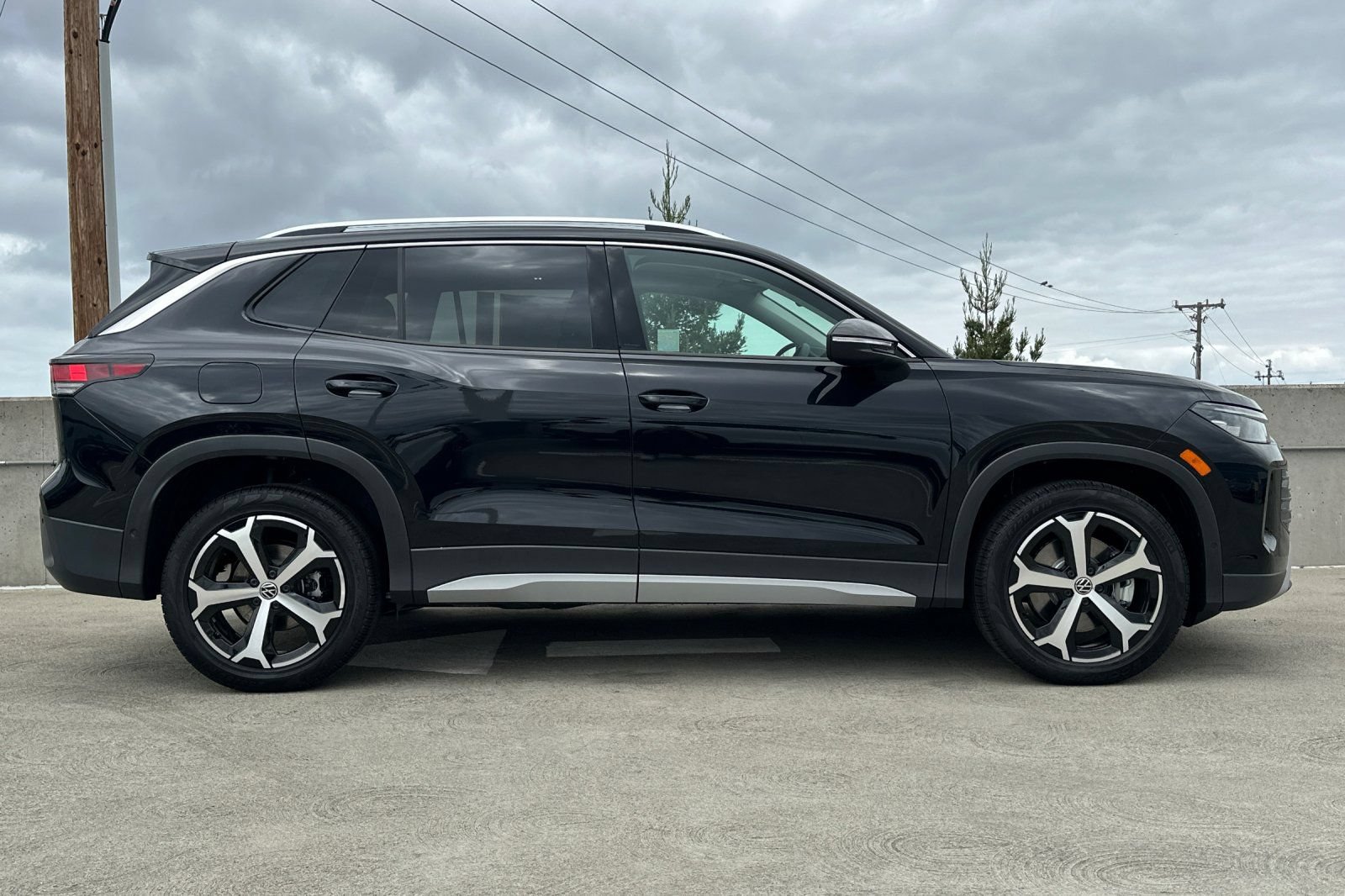 New 2026 Volkswagen Tiguan SE AWD/4WD image 3