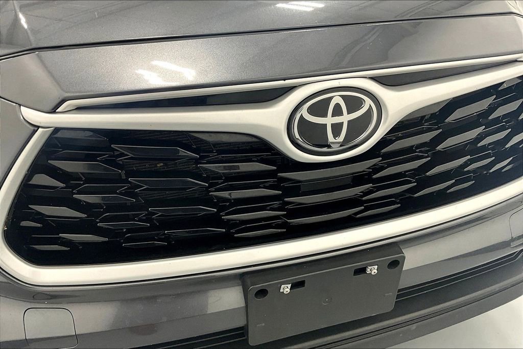 Used 2023 Toyota Highlander L image 37