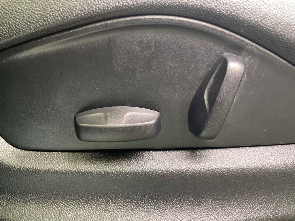 Certified 2025 Porsche Cayenne AWD/4WD image 17