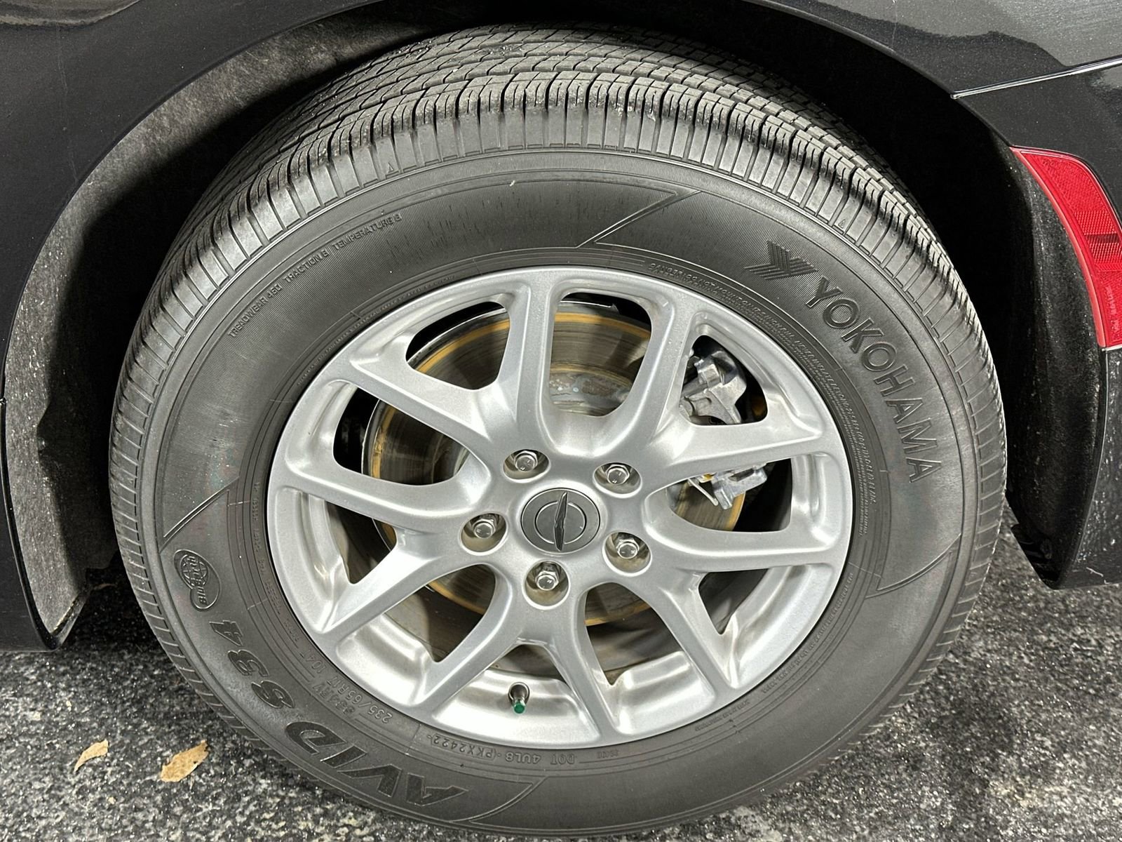 Used 2023 Chrysler Voyager LX image 14