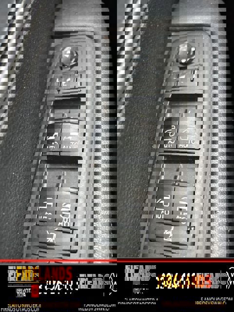 Used 2018 Chrysler Pacifica Limited image 26