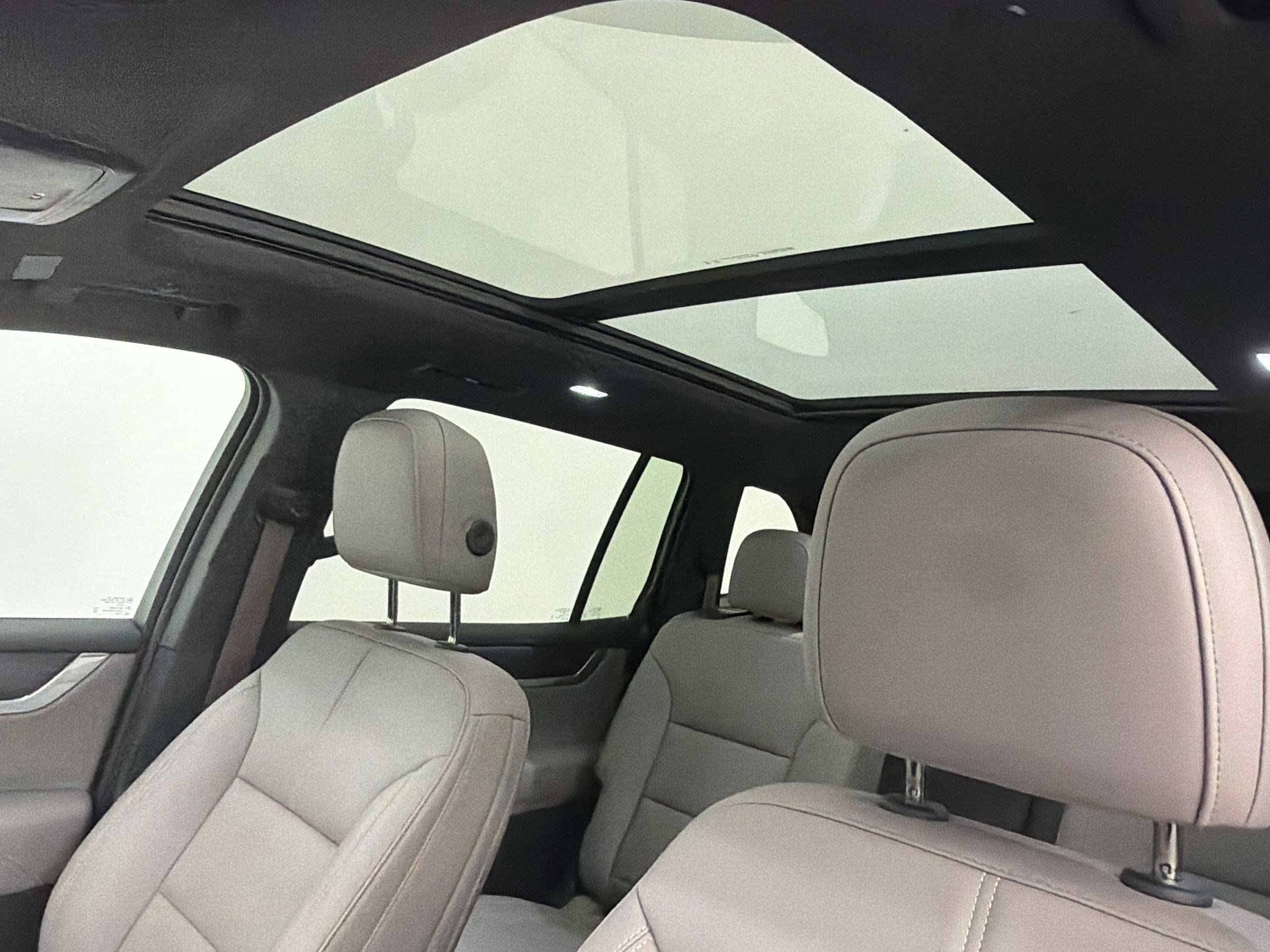 Used 2024 GMC Acadia Elevation w/ Luxury Package FWD image 22