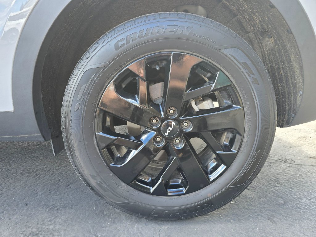 Used 2023 Kia Sorento S w/ Panoramic Sunroof Package AWD/4WD image 6