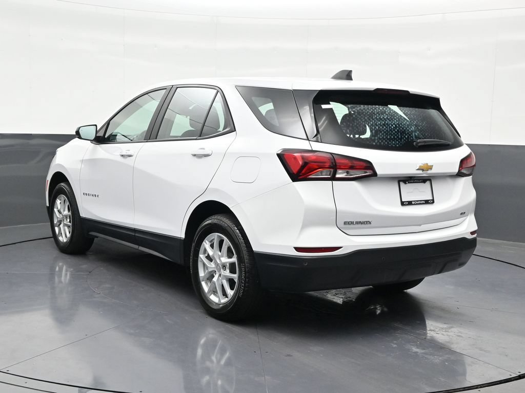 Used 2023 Chevrolet Equinox LS w/ Driver Confidence II Package AWD/4WD image 3