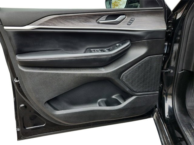 Used 2024 Jeep Grand Cherokee L Limited w/ Luxury Tech Group II image 20