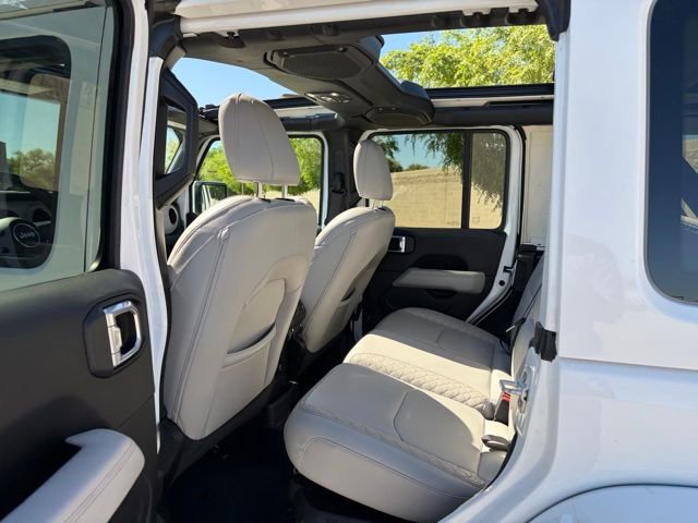 Used 2022 Jeep Wrangler Unlimited Sahara image 25