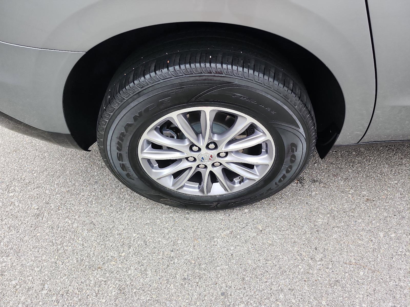 Certified 2023 Buick Enclave Essence image 5