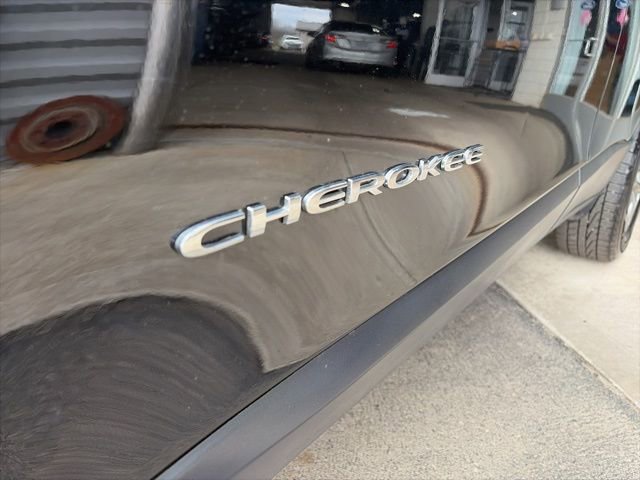 Used 2019 Jeep Cherokee Latitude Plus w/ Cold Weather Group image 7