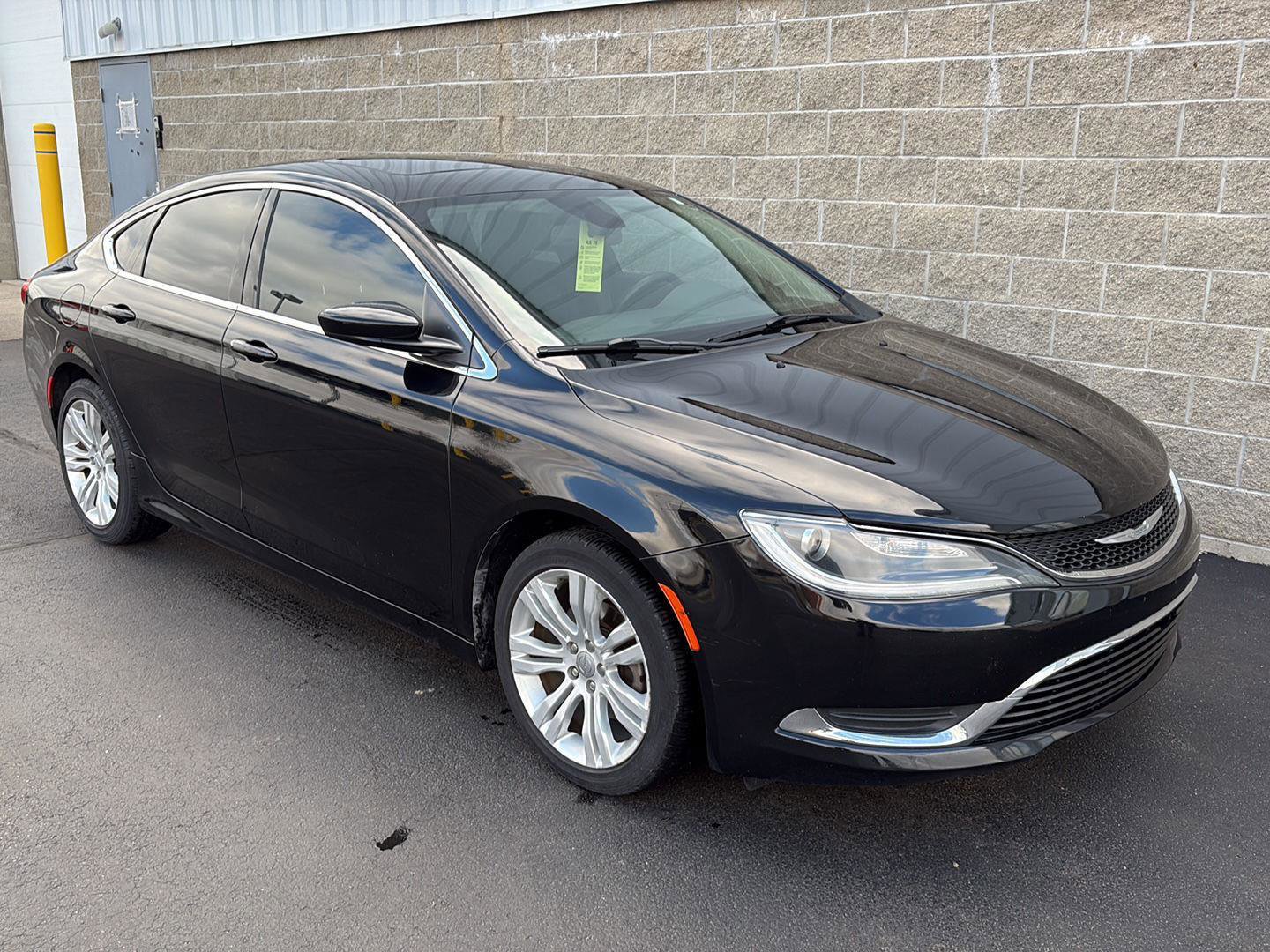 Used 2015 Chrysler 200 Limited w/ Convenience Group FWD image 2