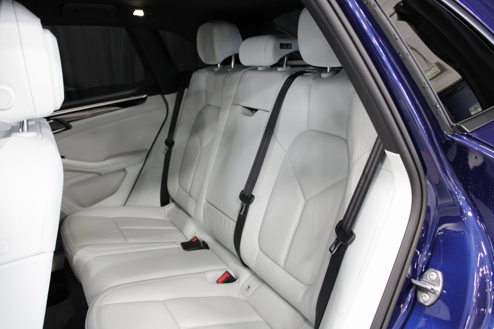 New 2026 Porsche Macan image 19