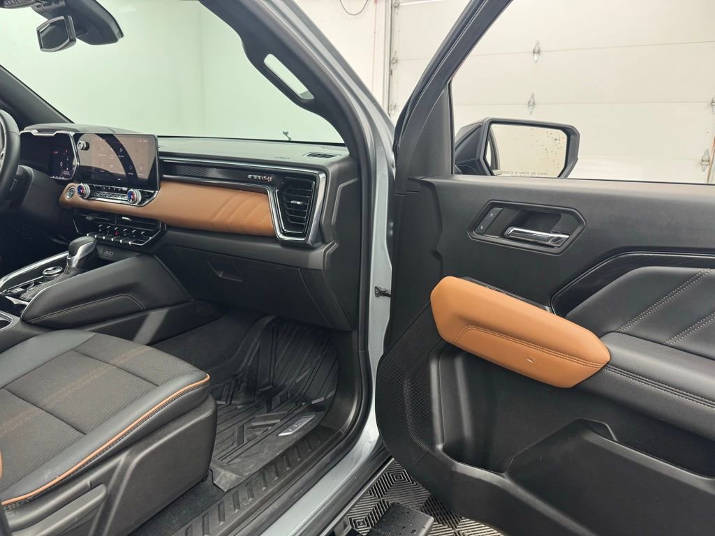 Used 2024 GMC Canyon AT4 w/ Technology Package image 30