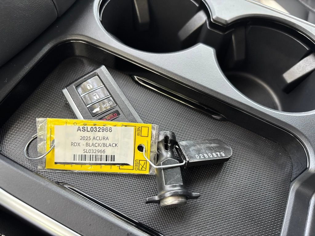 Used 2025 Acura RDX SH-AWD image 38