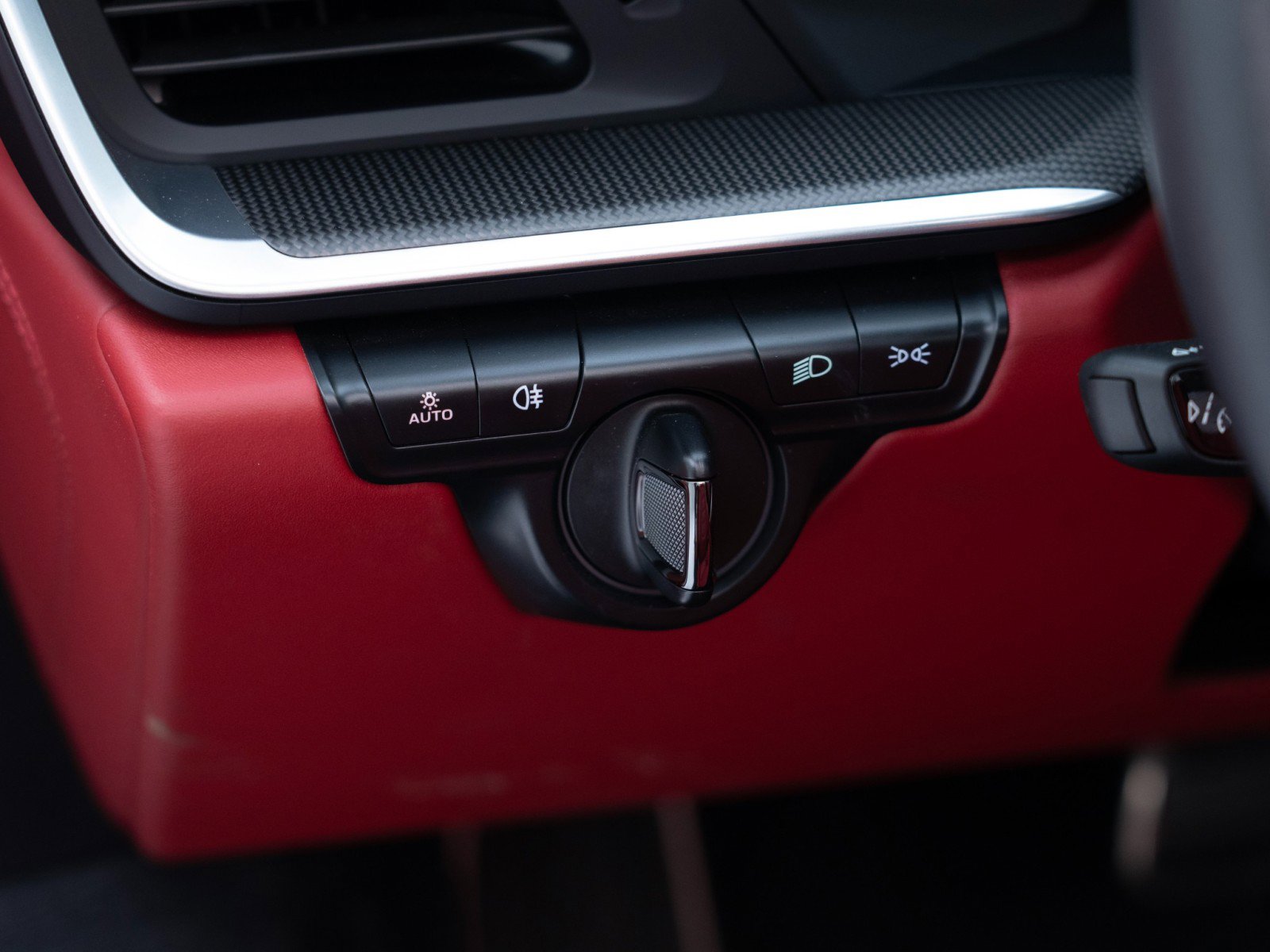 Used 2025 Porsche 911 Turbo image 32