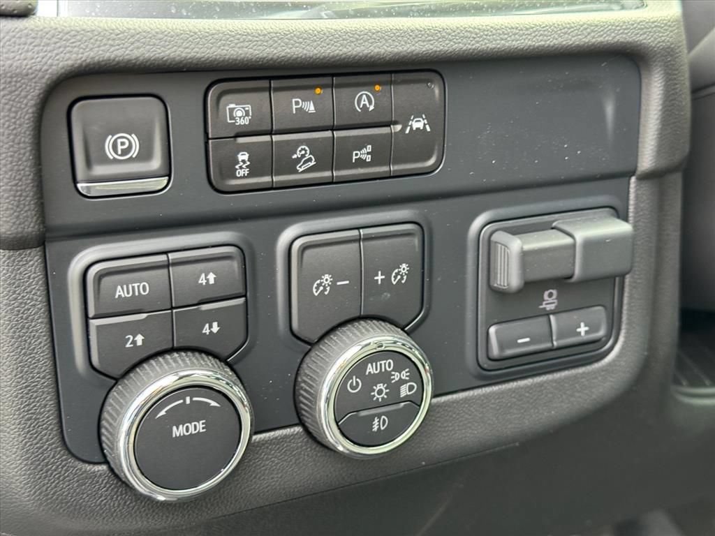New 2025 Chevrolet Suburban Premier AWD/4WD image 15