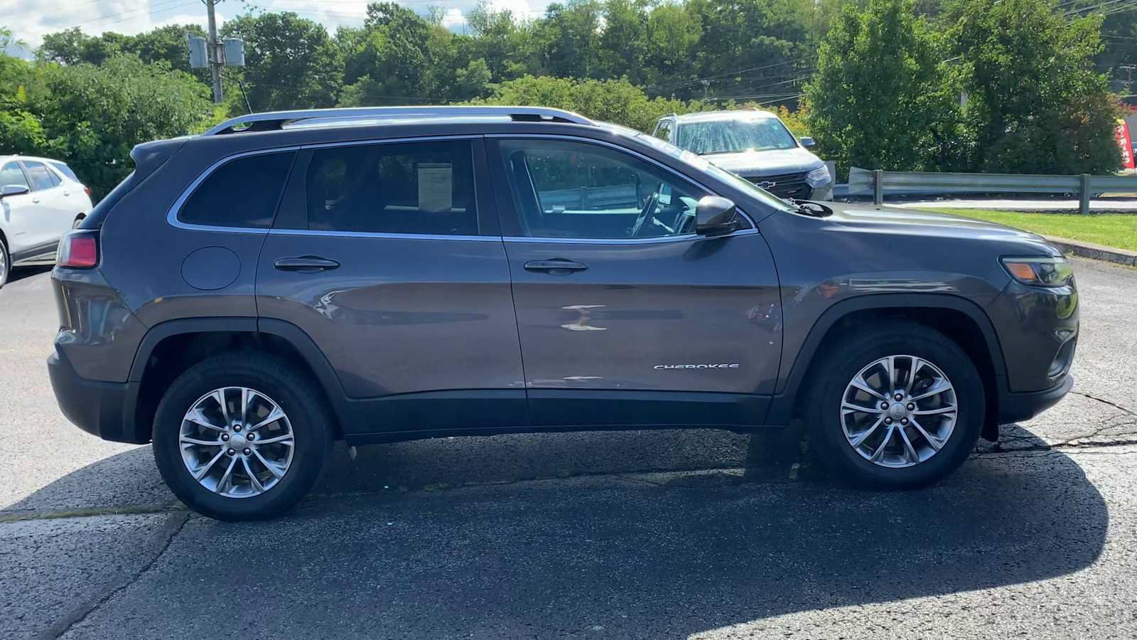 Used 2020 Jeep Cherokee Latitude Lux w/ Comfort/Convenience Group AWD/4WD image 9